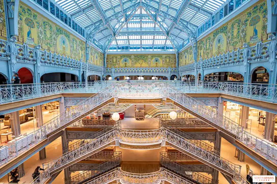 Prise de vue à l'intérieur du batîment de la Samaritaine (Paris)