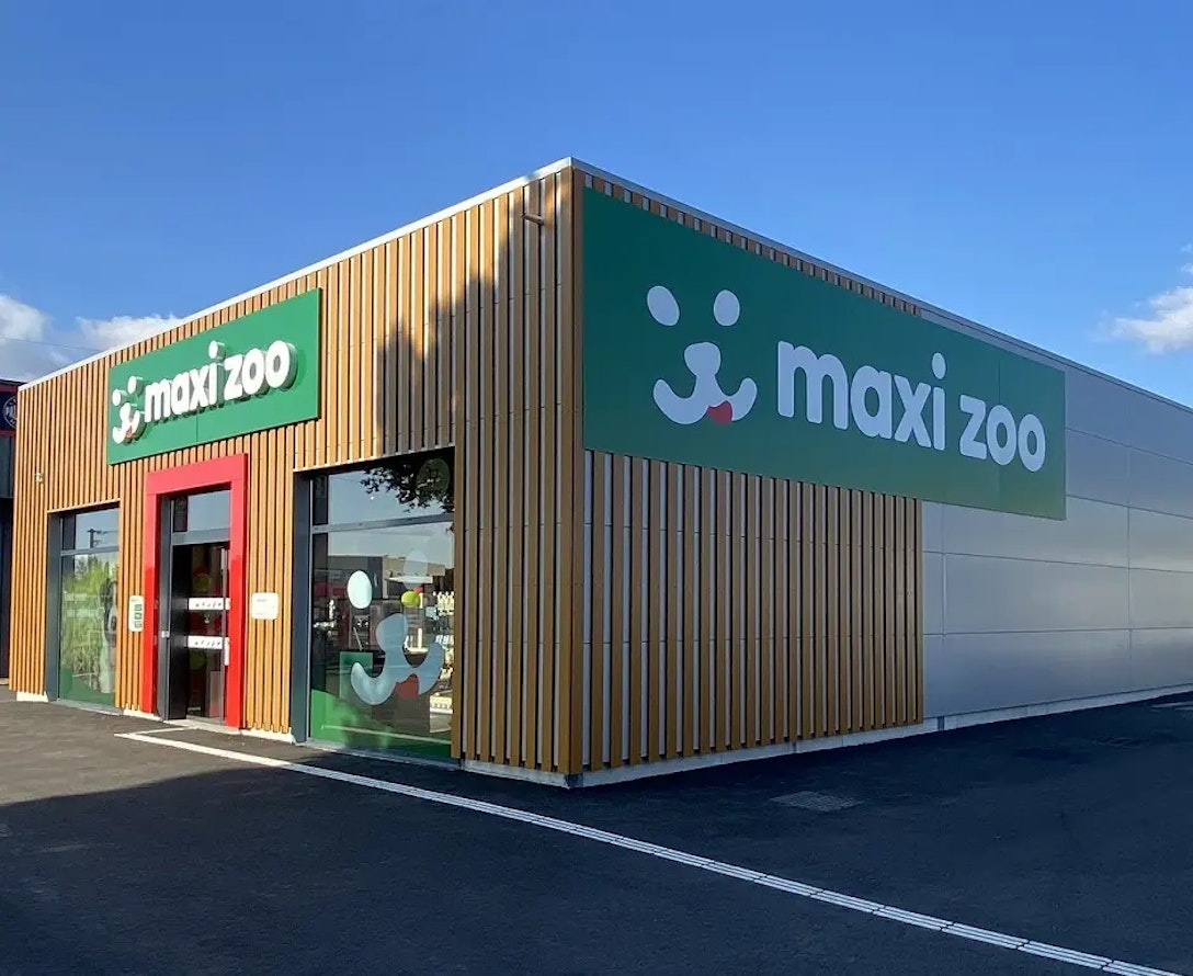 Enseigne du magasin Maxi Zoo