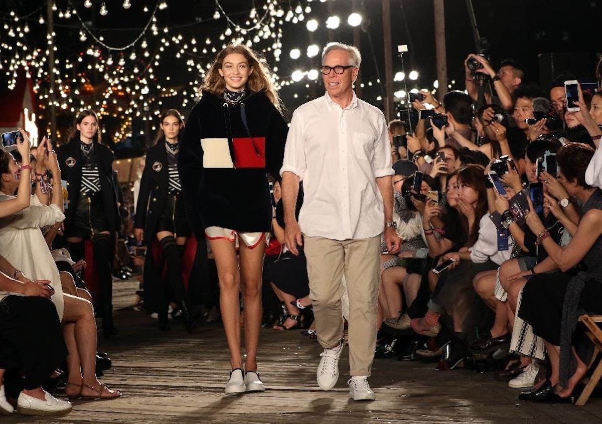 Tommy Hilfiger voici comment le créateur est devenu une légende américaine