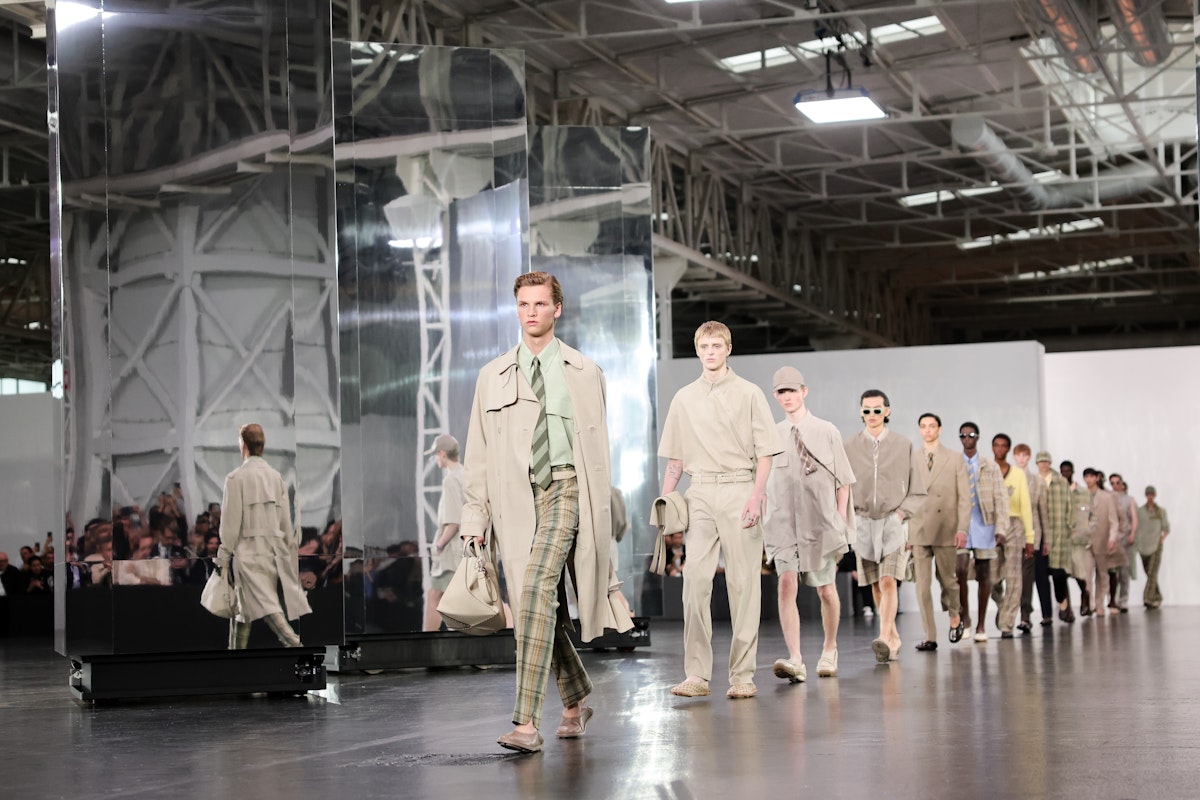 La collection Fendi printempsété 2025 définit l'"homme Fendi" moderne