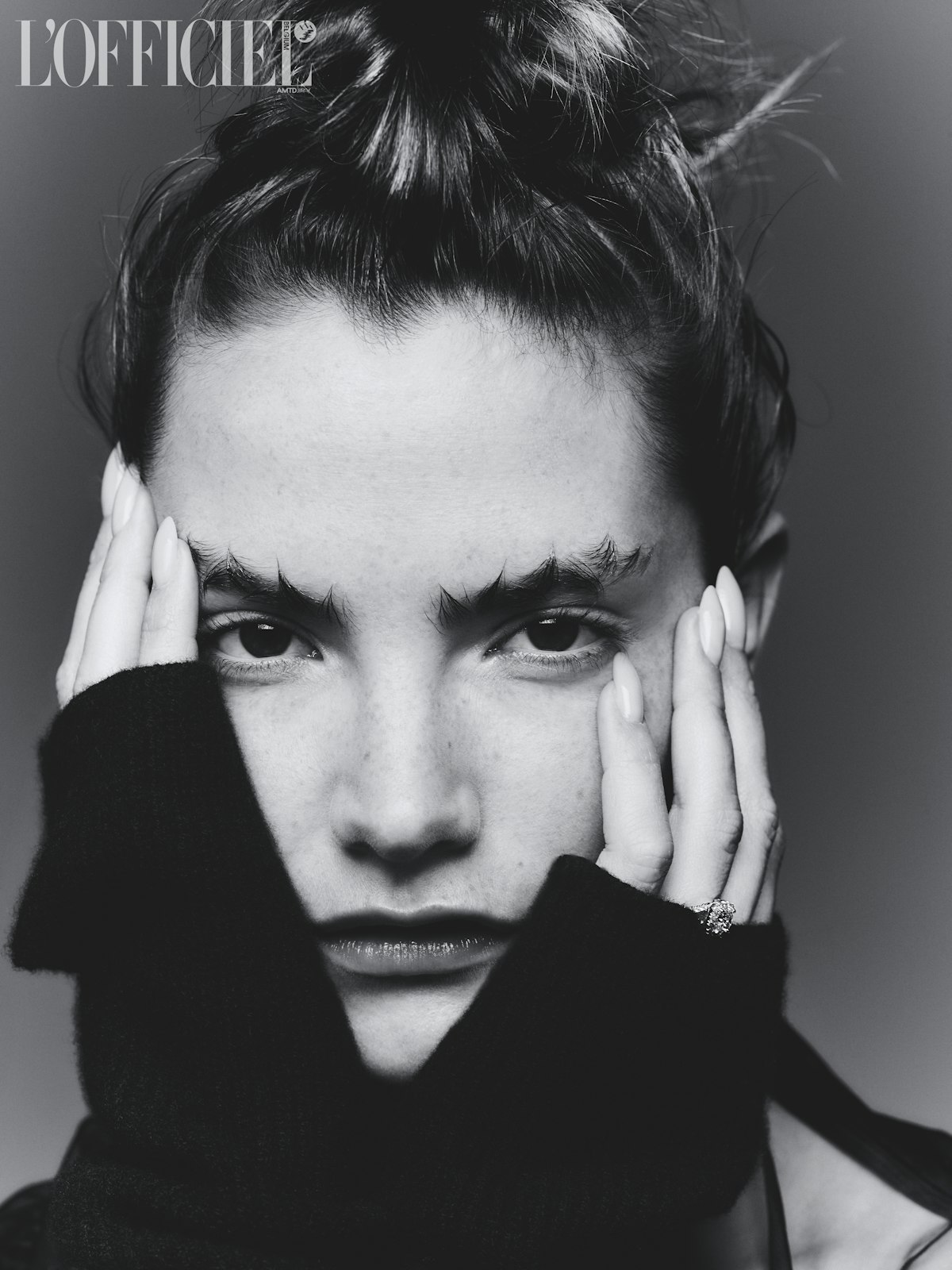Een interview met covergirl Claire Laffut, de Belgische stralende ster