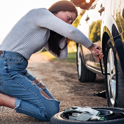 Backing Up Lady Guide: Backing up with a trailer - that's how you do it | kvdcars.com