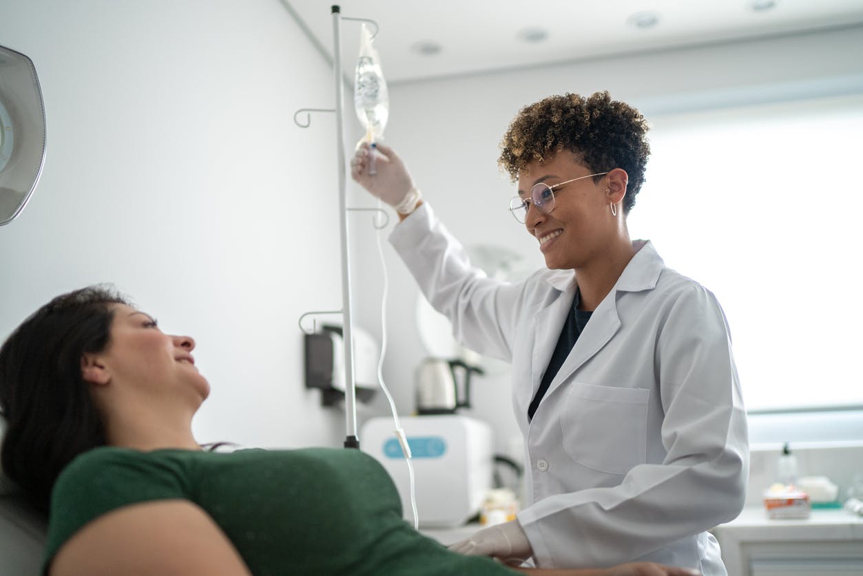 Physician administering IV therapy for weightloss