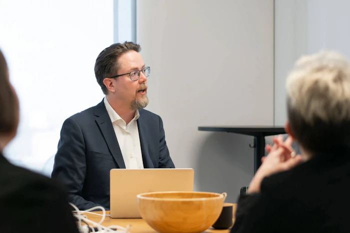 Image of Matti Olofsson in a meeting at the Junglemap office
