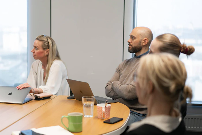 Image of employees in a meeting at the Stockholm Junglemap office