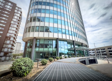 Peninsula building