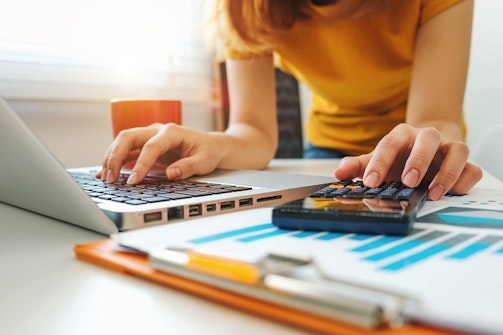 Calculating overtime pay in BC