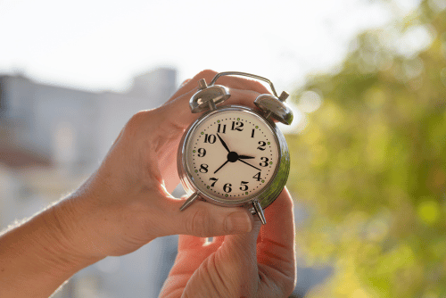 daylight saving winding clock