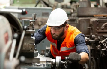 HR Manufacturing: A Complete Guide for Employers