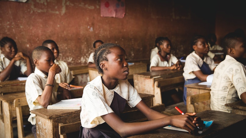 Cerrando la brecha digital. Cómo podría propiciar la COVID-19 la revolución del aprendizaje híbrido en toda África