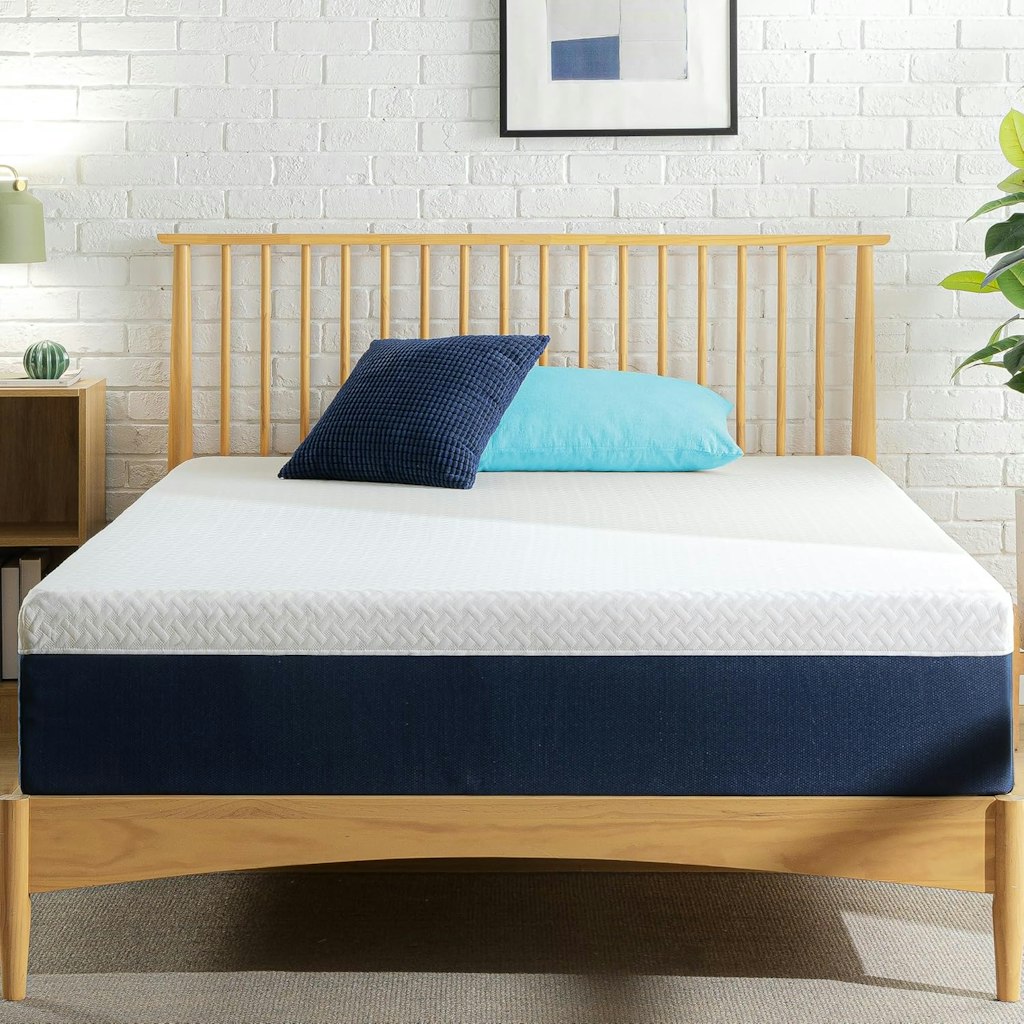 Zinus 12" Queen Cooling Comfort Hybrid Mattress: $189