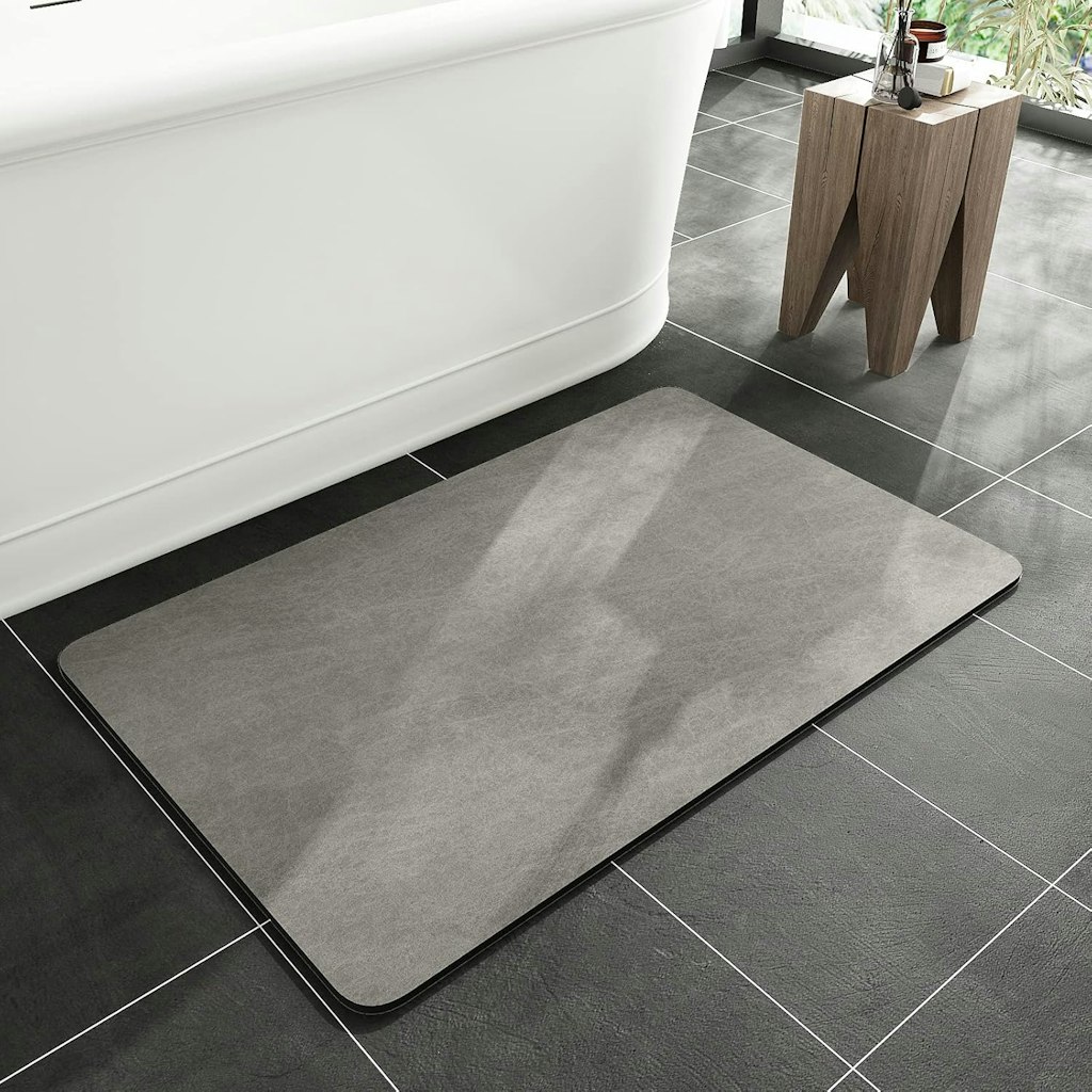 MontVoo Quick Dry Absorbent Bath Rug: $6.89