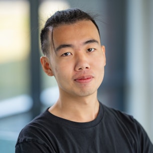 Headshot of Xinxi Lyu.