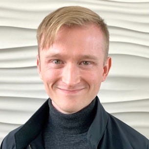 Headshot of Ian Magnusson.