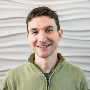 Headshot of Jonathan Bragg.