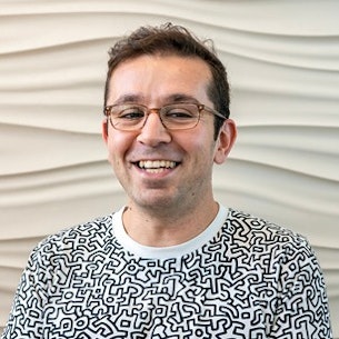 Headshot of Daniel Khashabi