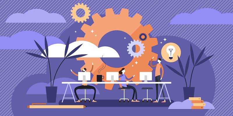 Bir grup insan, birden fazla bilgisayarın göründüğü bir masanın etrafında oturuyor. Herkes ekranına odaklanmış ve klavyede bir şeyler yazıyor. Masanın üzerinde yeşil bir bitkinin bulunduğu küçük bir saksı, bir sandalye ve bir fincan kahve var. Arka planda mavi ve beyaz desenli bir duvar ve turuncu zemin üzerinde parlak sarı renkli bir dişli var. Sağ alt köşede, yanında üçgen sembolü olan bir ampul var. Genel olarak, bu insan grubu bilgisayarlarında sıkı çalışıyor ve atmosfer odaklanmış ve üretken.