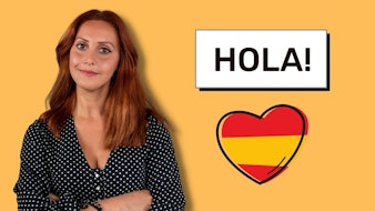 Bu çevrimiçi kurs görseli kızıl saçlı ve kalpli bir kadını göstermektedir. İspanyolca kursunu (A1) temsil eden siyah beyaz puantiyeli bir gömlek giymektedir. Kalp ayrıca dil öğrenmenin önemini sembolize edebilecek kırmızı ve sarı şeritlerle süslenmiştir. Bence bu görsel öğrencileri İspanyolca kursuna (A1) katılmaya ve öğrenme yolculuklarını keyifli hale getirmeye teşvik ediyor.