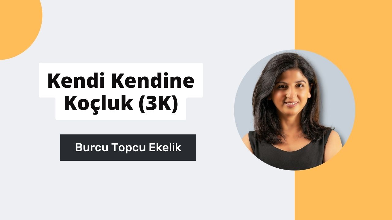 Bu görüntü, kameraya gülümseyen koyu renk saçlı bir kadını tasvir etmektedir. Kadının etrafı beyaz metinli siyah beyaz bir ekran ve siyah metinli beyaz bir tabela ile çevrilidir. Ön planda bir kadının boynunun yakın çekimi görülüyor. Bu resim, bireyleri kendi dönüşümlerinin sorumluluğunu üstlenmeleri için güçlendirmek üzere tasarlanmış çevrimiçi bir kendi kendine koçluk kursunun bir parçasıdır. Bu kapsamlı eğitim programı, insanların hedeflerine ulaşabilmeleri ve kendilerinin en iyi versiyonu olabilmeleri için daha fazla öz farkındalık ve güven kazanmalarına yardımcı olmayı amaçlamaktadır. Bu eğitim sayesinde bireyler nasıl gerçekçi hedefler belirleyeceklerini, nasıl anlamlı eylemlerde bulunacaklarını ve ilerlemeleri için nasıl motive ve sorumlu olacaklarını öğreneceklerdir. Bu eğitimden elde edilen bilgilerle katılımcılar, potansiyellerinin tamamını ortaya çıkarmak ve kendi başlarına başarılı olmak için gerekli becerileri geliştirebilirler.