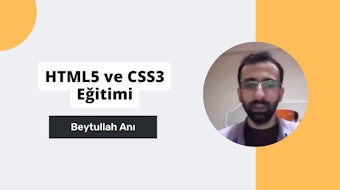 Bu görüntü gözlüklü ve sakallı bir adama ait. Çevrimiçi bir HTML5 ve CSS3 Eğitim kursuna katılıyor gibi görünüyor. Dizüstü bilgisayarı açık ve konsantre olmuş görünüyor, muhtemelen not alıyor veya bir kodlama alıştırması yapıyor. Kursu ciddiye aldığı ve öğrenmeye hevesli olduğu görülüyor.