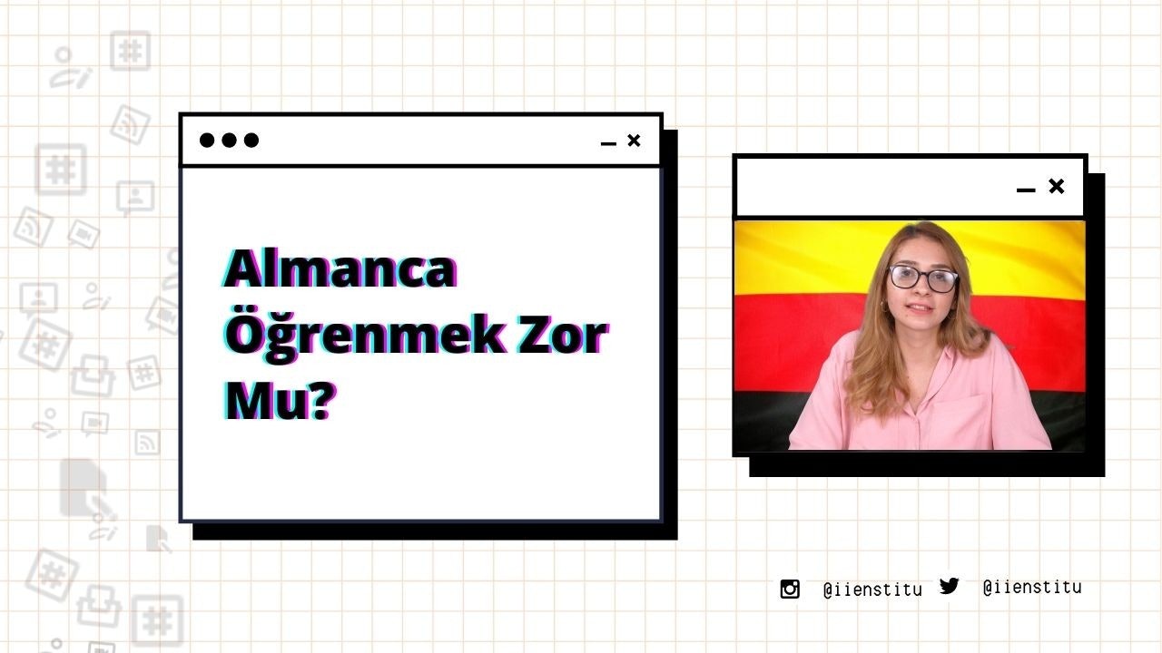 Gözlüklü ve pembe gömlekli bir kadın bir bayrağın önünde durmuş gülümsüyor. Yüzü kameraya odaklanmıştır ve gözleri lenslerin arkasından görülebilmektedir. Yüzünde parlak bir ifade var. Yanında bir bilgisayar ekranında bir ızgara görüntüsü var. Arka planda beyaz zemin üzerinde siyah bir kuş görülüyor. Görüntünün sol tarafında, üzerinde siyah ve kırmızı çizgiler olan küçük beyaz bir kare görülüyor. Kadının boynu ön planda, yakın plandadır. Görüntü yüksek bir açıdan çekilmiş ve iyi aydınlatılmış.