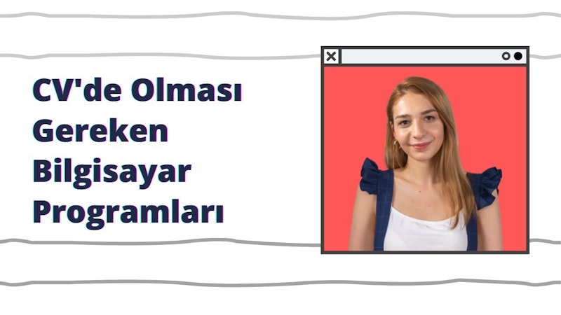 Yüzünde ışıltılı bir gülümsemeyle kameranın önünde bir kadın duruyor. Gözleri parıldıyor, yanakları hafifçe kızarmış ve dudakları sıcak, davetkâr bir gülümsemeyle kıvrılmış. Üzerinde siyah beyaz bir bluz var ve bluzun ön kısmında siyah mavi bir 'O' harfi bulunuyor. Saçları geriye doğru toplanmış ve yüzü yumuşak, dalgalı buklelerle çerçevelenmiş. Arka planda, üzerinde siyah ve mavi harfler bulunan bir tabela görülüyor. Kadın resmin odak noktasıdır ve onun varlığı sahneye neşeli bir atmosfer katmaktadır. Mutluluk ve memnuniyetin vücut bulmuş hali olan kadının gülümsemesi bulaşıcıdır.