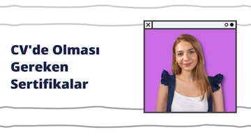 Bir kadın ışıl ışıl gülümsüyor, yüzü neşeyle aydınlanıyor. Doğrudan kameraya bakıyor, gözleri keyifle parıldıyor. Dudakları geniş bir sırıtışla kıvrılmış, dişleri bronz teninde bembeyaz parlıyor. Omuzlarına dökülen uzun siyah saçları var, başı hafifçe yana eğik. Üzerinde siyah ve mor yazılar olan beyaz bir bluz giyiyor. Arka planda siyah beyaz bir O harfi var. Sahne, mavi metinli beyaz bir arka plan üzerine kurulmuş olup neşeli ve davetkâr bir atmosfer yaratmaktadır. Kadın görüntünün odak noktasıdır, sıcak gülümsemesi başka tarafa bakmayı imkansız hale getirmektedir.