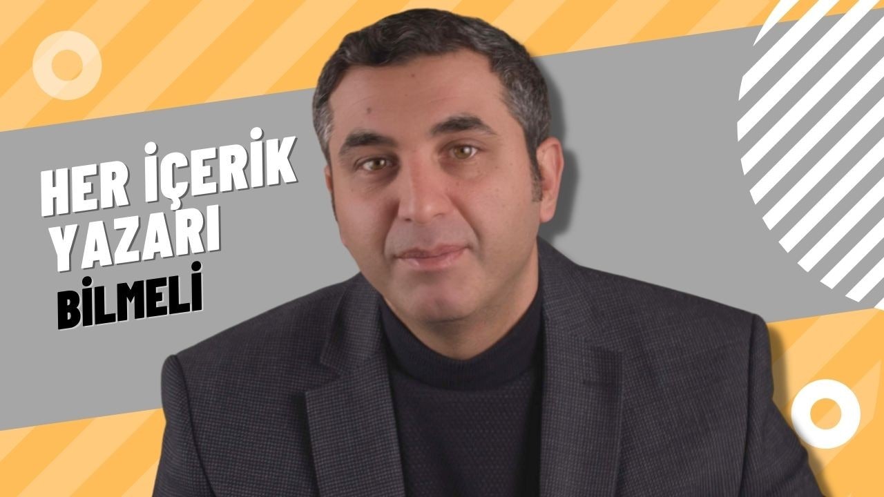 Takım elbiseli bir adam kameranın önünde durmaktadır. Adamın orta uzunlukta kahverengi saçları vardır ve siyah bir gömlek giymektedir. Yüzünde ciddi bir ifade vardır ve çenesi hafifçe kalkıktır. Dudakları hafifçe ayrıktır ve gözleri ileriye odaklanmıştır. Yakın çekimde kulakları görünür ve boynu hafifçe bükülmüştür. Adamın üzerinde tam takım bir elbise, altında beyaz bir gömlek ve siyah bir ceket vardır. Elleri birbirine kenetlenmiş ve duruşu diktir. Takım elbisesi tam oturmuş ve kendinden emin ve sakin görünüyor. Arka plan bulanıklaştırılarak odağın adamda kalması sağlanmış. Uzun boylu ve güçlü duruyor, önündeki her türlü zorluğu üstlenmeye hazır.