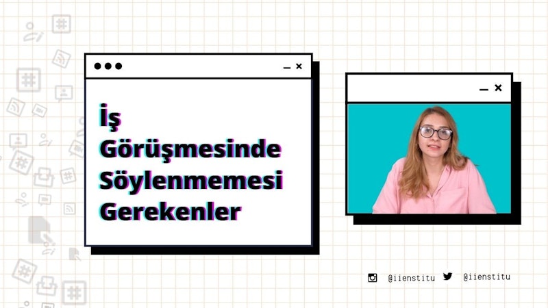 Gözlüklü ve pembe gömlekli bir kadın bilgisayar ekranının önünde oturuyor. Kadın dikkatle ekrana bakmakta, gözleri ekrandaki çeşitli unsurlara odaklanmış durumda. Ekranda, sol tarafında siyah ve kırmızı bir çizgi bulunan beyaz bir kare ile bir bilgisayar ızgarasının ekran görüntüsü var. Kadının sağında ise aynı tabloyu gösteren bir cep telefonu var. Arka planda siyah bir kuş beyaz bir karenin üzerine tünemiş. Kadının gözlükleri ekrandan gelen ışığı geri yansıtıyor ve saçları düzgünce geriye taranmış. Etrafındaki ortam sakin ve huzurlu.