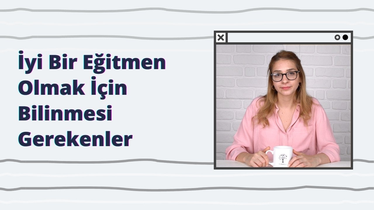 Gözlüklü ve pembe gömlekli bir kadın iki eliyle beyaz bir kupa tutuyor. Yüzünde sıcak ve misafirperver bir ifade var. Arka planda siyah metinli beyaz bir zemin ve siyah mavi bir logo var. Köşede siyah beyaz bir 'O' harfi var. Ön planda bir kişinin elinin gölgesi var. Kadın, parlak ve neşeli bir gülümsemeyle sıcak ve davetkar bir atmosferde duruyor. Elindeki kupa renkli bir desenle süslenmiştir. Kupanın renkleri beyaz arka plana karşı öne çıkıyor ve görüntüye canlılık katıyor.