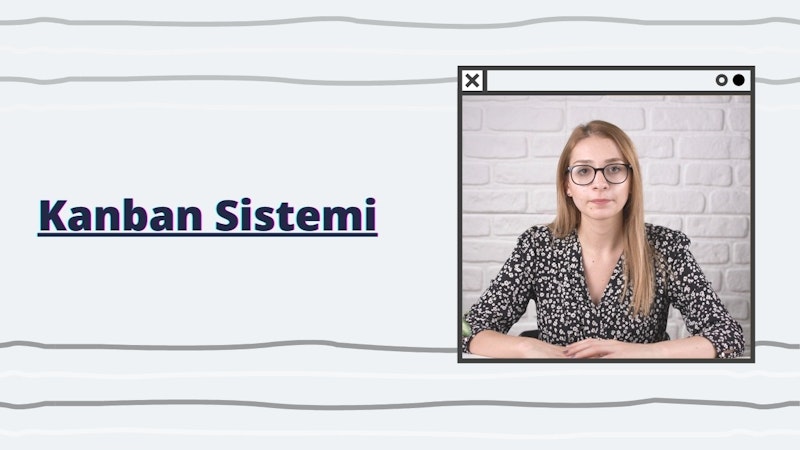 Siyah beyaz gömlek giyen bir kadın, siyah çizgilerle gri beyaz bir arka planın önünde duruyor. Gözlük takıyor ve saçlarını geriye doğru toplamış. Yüzünde hafif bir gülümsemeyle dosdoğru karşıya bakıyor. Görüntünün sol tarafında, üzerinde siyah yazılar olan dikdörtgen şeklinde beyaz bir nesne görülüyor. Sağ tarafta ise bir tabelanın yakın çekimi görülüyor. Kadın kısa kollu, yakası ve etek ucu puantiye desenli çiçek desenli bir gömlek giymektedir. Gömleğinde ayrıca beyaz zemin üzerine mavi harfler var.