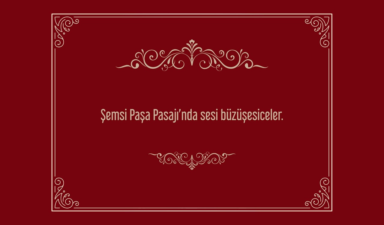 Bu, beyaz ve kırmızı bir tasarım, kırmızı ve beyaz girdaplı bir tasarım ve beyaz harfli kırmızı bir işaret içeren, beyaz metinli kırmızı dikdörtgen bir çerçeve görüntüsüdür. Beyaz ve kırmızı tasarım, zig-zag deseni oluşturan ince çizgilerden oluşan bir desene sahiptir. Kırmızı ve beyaz girdaplı tasarım küçük dairelerden oluşan kavisli bir desene sahiptir. Kırmızı tabelada bir kelime oluşturan beyaz harfler vardır. Ayrıca sağ alt köşede beyaz girdaplı kırmızı bir arka plan vardır. Tüm bu unsurlar bir araya gelerek görsel açıdan ilginç ve dinamik bir görüntü oluşturuyor.