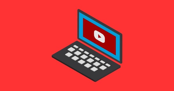 Bu görsel, kırmızı arka planlı ve beyaz harfli bir logonun görüntülendiği ekrana sahip bir dizüstü bilgisayarı göstermektedir. Dizüstü bilgisayarın sağ tarafında bir oynat düğmesi ile siyah bir kenarlık vardır. Dizüstü bilgisayarın ekranının altında çok sayıda beyaz kareden oluşan bir bilgisayar klavyesi yer almaktadır. Dizüstü bilgisayar düz bir yüzeye yerleştirilmiştir ve tüm sahne parlak bir şekilde aydınlatılmıştır. Dizüstü bilgisayarın ekranı görüntünün ana odağıdır, klavye ve oynatma düğmesi ise ikincil unsurlardır. Logo dizüstü bilgisayar ekranının sol üst köşesinde, oynat düğmesi ise sağında yer almaktadır.