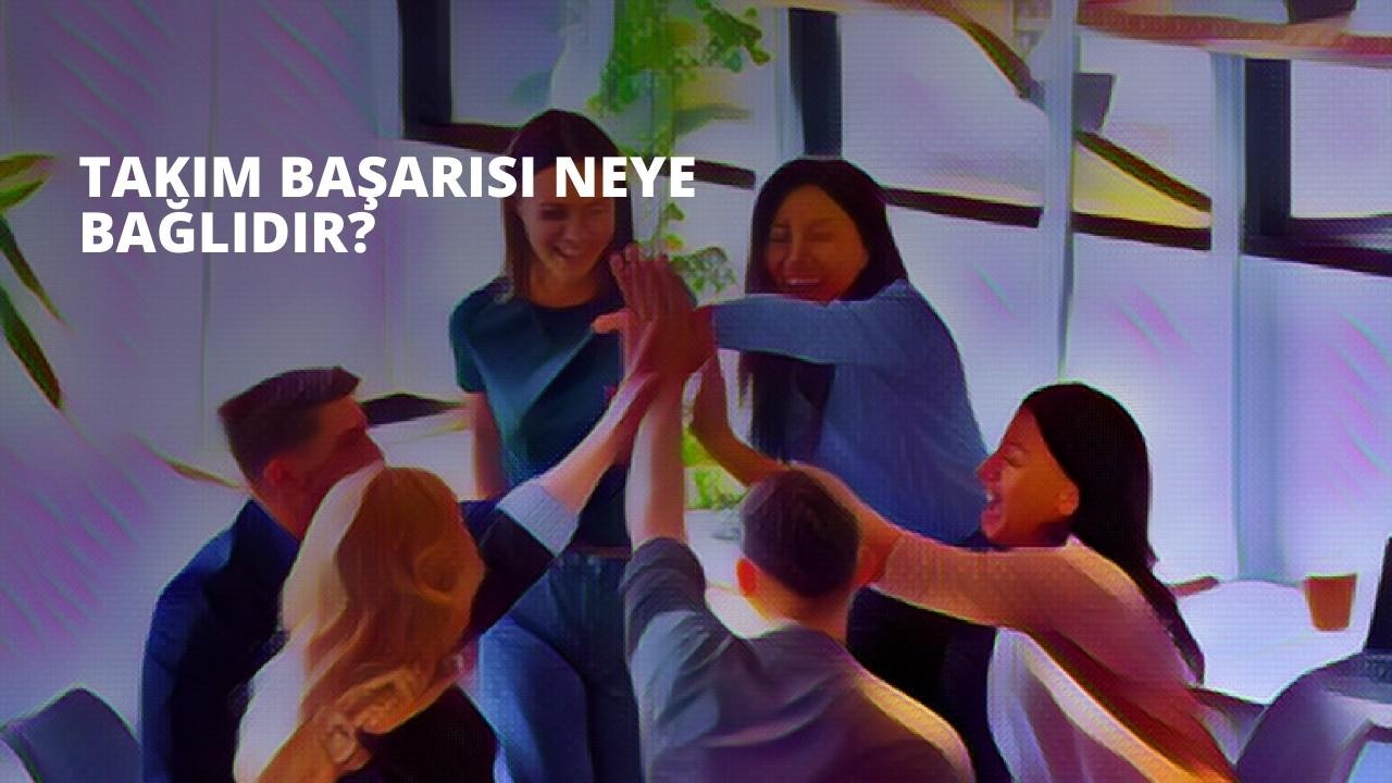 Bir grup insan daire şeklinde durmuş, kollarını havaya kaldırmış, coşkuyla birbirlerine beşlik çakıyor. Çemberin ortasındaki bir kadın kollarını uzatmış, etrafındakiler ise kutlama için el çırpıyor. Resmin arka planı bulanık, ön planı ise net ve uzakta bir erkek ve kadın görülebiliyor. Sağ üst köşede bir bilgisayar faresinin yakın çekimi, solda ise bir fincanın yakın çekimi görülüyor. Alt orta kısımda mavi gömlekli bir kişi kolunu dışarı doğru uzatıyor. Görüntünün sol tarafında, uzun saçlı ve mavi gömlekli bir kadın köşede duruyor ve en üstte mor bir nesne odakta.