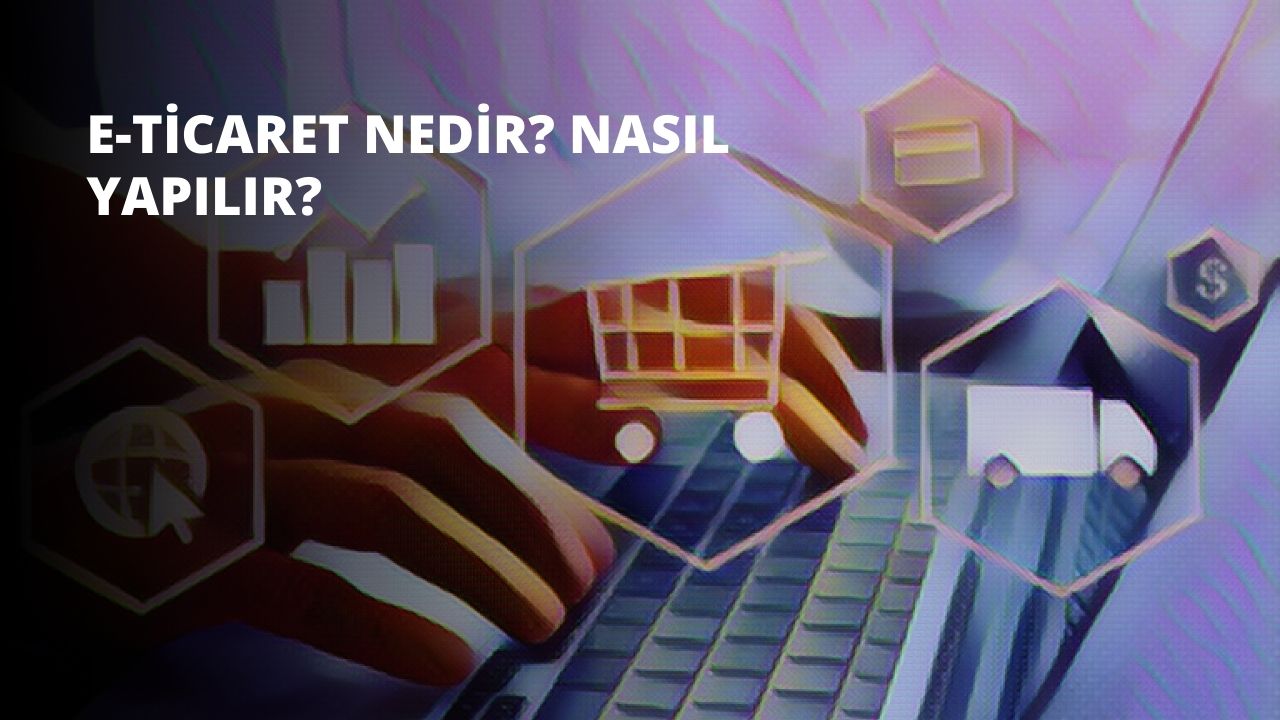 Bir kişi bir dizüstü bilgisayarın önünde oturmaktadır. Kişi ellerini klavyenin üzerine koymuş ve hızla yazmaktadır. Parmakları yazarken hızla hareket ediyor ve gözleri ekrana odaklanmış durumda. Kişinin üzerinde mavi bir gömlek vardır ve saçları kahverengidir. Masanın üzerindeki dizüstü bilgisayarın kapağı beyaz ve klavyesi siyahtır. Arka plan parlak beyaz bir duvardır. Kişi elindeki işe tamamen odaklanmış bir şekilde yazmaktadır.