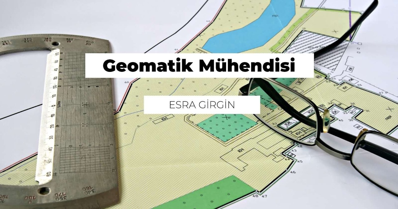 Bu görüntüde, üzerinde bir cetvel ve gözlük bulunan büyük bir binanın haritası gösterilmektedir. Cetvel yakından çekilmiş ve üzerinde boylu boyunca uzanan rakamlar bulunan iki metal cetvelden oluşuyor. Gözlüğün çerçevesi yeşil ve üzerinde siyah daireler var. Haritanın üzerinde, üzerinde siyah daireler olan yeşil bir kare ve haritası olan bir göl var. Ayrıca ortasında beyaz bir daire olan siyah bir daire var. Haritanın ve üzerindeki nesnelerin renkleri beyaz arka plana karşı göze çarpıyor. Resim net ve ayrıntılı bir detay seviyesine sahip ve nesnelerin hepsi keskin bir şekilde odaklanmış.