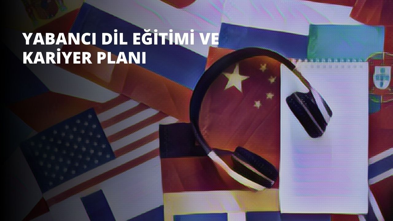 Ahşap bir masanın üzerine bir çift kulaklık yerleştirilmiştir. Kulaklıklar siyah ve gümüş desenli olup kulak üstü bir tasarıma sahiptir. Kulaklıkların hemen arkasına küçük bir Amerikan bayrağı yerleştirilmiştir. Bayrak çoğunlukla beyaz olup kırmızı ve mavi bir tasarıma sahiptir. Mavi renk bayrağın sol üst köşesinde, kırmızı renk ise sağ alt köşesinde yer almaktadır. Bayrak hafifçe buruşuktur ve tamamen düz bir şekilde yerleştirilmemiştir. Resmin sol alt köşesinde siyah beyaz bir spor ayakkabı yer almaktadır. Spor ayakkabı kısmen masayla örtüşmektedir ve çoğunlukla beyaz olan üst kısmı siyah vurgulara sahiptir. Spor ayakkabının tabanı beyazdır ve hafifçe görünmektedir.