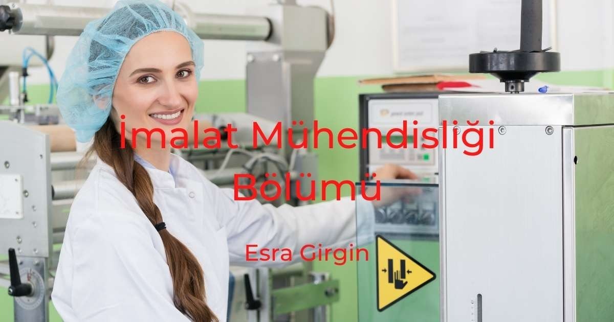 Beyaz önlüklü bir kadın, tepedeki parlak bir ışıkla aydınlatılan bir laboratuvarda durmaktadır. Mavi bir saç filesi takmıştır ve uzun, siyah saçları filenin altından görünmektedir. Üzerinde birkaç vida bulunan beyaz bir kutuyu tutan ellerine bakıyor. Arkasındaki duvarda sarı ve siyah bir tabela vardır. Kadının ifadesi kararlı ve odaklanmış ve hareketsiz duruyor.