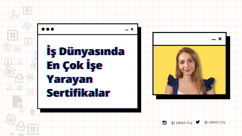 Bu, kameraya gülümseyen bir kadının yer aldığı bir bilgisayar ekranının ekran görüntüsüdür. Beyaz yakalı açık mor bir gömlek giymiş ve saçlarını topuz yapmış. Solunda simgelerden oluşan bir ızgara ve ekranın altında siyah ve pembe bir metin ile siyah ve mor bir metin var. Görüntünün ortasında, kadının göğsünün yakın çekimi görülebiliyor. Gözleri kapalı bir şekilde ışıl ışıl gülümsüyor ve yüzünde memnuniyet ifadesi var. Doğrudan kameraya bakıyor ve bakışları davetkâr. Görüntünün arka planı odak dışıdır ve renkler beyaz ve mavilerin yumuşak bir karışımıdır. Bu görüntü bir mutluluk ve neşe anını yakalıyor.