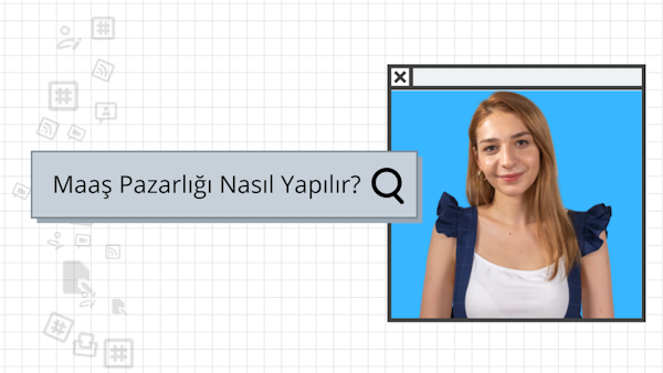 Mavi elbiseli bir kadın kameraya gülümsüyor. Sarı saçları vardır ve beyaz ızgara desenli bir üst giymektedir. Kamera kadının göğsüne yakınlaştırılmış, göğsünün yakın çekimi ve üzerinde siyah bir kare olan beyaz dikdörtgen bir nesne gösteriliyor. Arkasında üzerinde siyah yazılar olan gri bir işaret, yan tarafında ise beyaz arka planlı siyah bir daire var. Yüzünde parlak, neşeli bir ifade var, bu da onu çok mutlu ve memnun gösteriyor.
