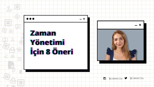 Resimde bir kadının yüzünün yakın çekimi görülüyor, başı hafifçe yana eğik. Yüzünde davetkâr bir gülümseme var ve beyaz bir gömlek giyiyor. Görüntünün sol tarafında, üzerinde siyah ve mor yazılar bulunan bir bilgisayar ekranı yer alıyor. Görüntünün sağ tarafında, telefon ekranının ekran görüntüsü ile bir telefon görülüyor. Arka planda beyaz zemin üzerinde bir kare gölgesi görülüyor. Kadın bir resim için poz veriyor gibi görünüyor, gözleri doğrudan kameraya bakıyor, gülümsemesi sıcak ve davetkar. Görüntünün renkleri nötr, beyaz gömlekten gelen bir miktar sıcaklık var.