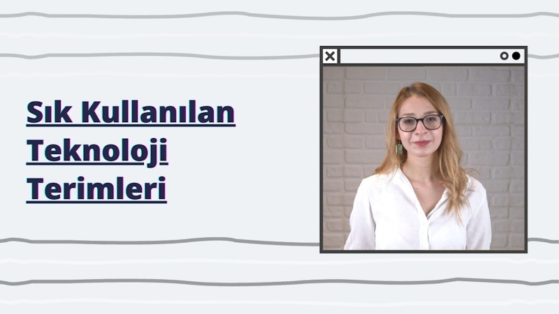 Resmin ön planında beyaz gömlekli ve gözlüklü bir kadın duruyor. Hafifçe yukarıya ve sağa doğru bakmaktadır. Gözlükleri ışığı hafifçe yansıtıyor ve beyaz gömleği hafifçe şeffaf. Arka planda, beyaz bir yüzey üzerinde bir insan gölgesi var ve sağ üst köşede siyah ve mavi bir logo görülüyor. Kadının saçları arkaya doğru toplanmış ve göğsüne yakın çekim yapılarak yakası ve köprücük kemiği gösterilmiş. Görüntü sıcak, davetkar bir atmosfere sahip ve rahatlık hissi veriyor.