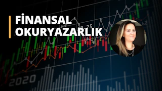 Uzun, siyah saçlı bir kadın bir grafiğin önünde gülümsüyor. Siyah bir gömlek giymiş olan kadın doğrudan kameraya bakıyor, yüzü aydınlanmış ve gözleri parlıyor. Grafiğin üzerinde borsa ya da başka bir finansal veriyi gösteren birkaç çizgi ve sayı var. Arka plan bulanık ama siyah zemin üzerindeki beyaz yazılar göze çarpıyor. Kadın memnun ve gururlu görünüyor, gülümsemesi ışıl ışıl ve bakışları odaklanmış. Kadının görüntüdeki varlığı büyüleyici ve duruşu güven ve duruşu çağrıştırıyor.