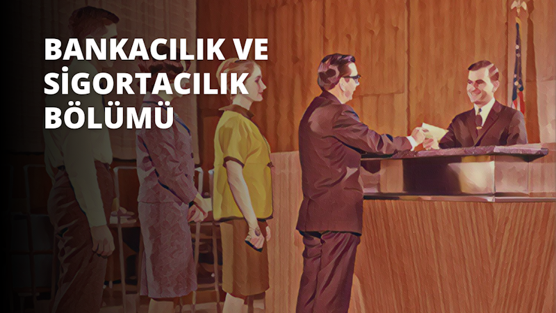 Bir grup insan kalabalık bir odada bir tezgâhın etrafında duruyor. Ön planda, takım elbiseli ve kravatlı bir adam bir podyumda dururken, pembe gömlekli bir kişi onun sağında durmaktadır. Solda, sarı gömlek giyen bir kişi kolunu tezgâha dayamış. Orta planda, beyaz gömlek giyen bir kişi odakta. Daha geride, bir kişinin elinin bulanık görüntüsü ahşap bir yüzeyde görülüyor. Bir kişinin yüzünün yakın çekimi de arka planda, siyah arka planlı beyaz bir direkle birlikte gösteriliyor. Tüm insanlar sohbet ediyor gibi görünüyor.
