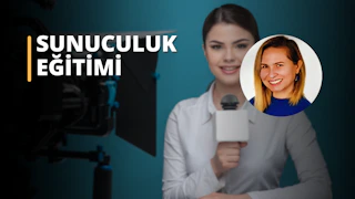 Bu çevrimiçi kursta gülümseyen ve elinde mikrofon tutan bir sunucu veya spiker yer almaktadır. Görüntü, bulanık bir kask arka planıyla sunucunun yüzünün yakın çekimini yakalıyor. Ayrıca çerçevede siyah zemin üzerine beyaz harflerle yazılmış siyah beyaz bir işaret bulunmaktadır. Bu eğitim, bir sunucunun veya spikerin rolü, bu iş için gerekli beceriler ve izleyicilerin beklentileri hakkında derinlemesine bir inceleme sunmaktadır. Katılımcılar kendinden emin ve net bir şekilde nasıl konuşacaklarını, bir etkinliğe nasıl hazırlanacaklarını ve beden dili ve vokal teknikleri gibi teknikleri kullanarak izleyicilerle nasıl etkileşim kuracaklarını öğreneceklerdir. Ayrıca profesyonel bir sunum yapmalarına yardımcı olacak en son teknoloji ve araçlarla tanışacaklar. Eğitimin sonunda katılımcılar kendilerine daha fazla güvenecek ve mesajlarını etkili bir şekilde iletebileceklerdir.