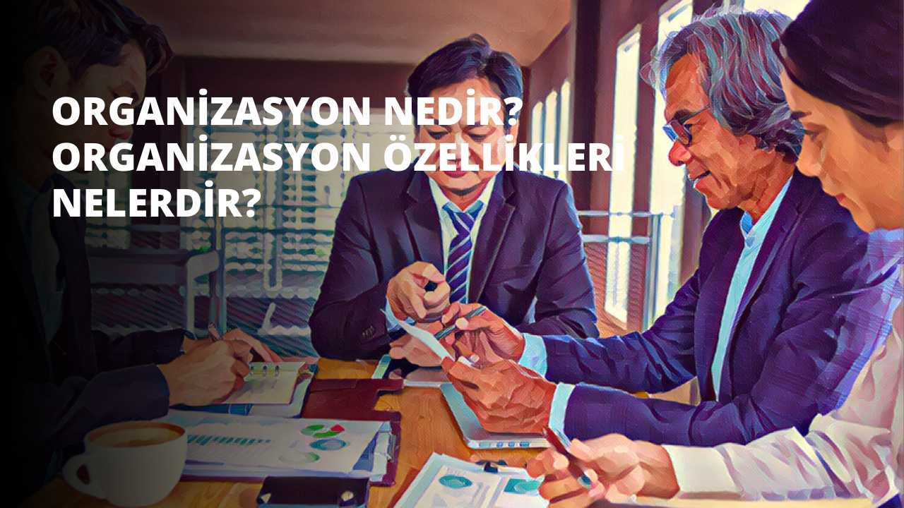 Bir grup adam dairesel bir masada oturmakta ve bir kâğıda bakmaktadır. Adamlardan biri takım elbise giymiş, kravat takmış ve elinde bir kalem tutmaktadır. Diğer adamlar gündelik kıyafetler giymektedir. Ön planda bir fincanın yakın çekimi görünür. Kamera bir kravatın yakın çekimine ve ardından bir adamın yüzüne ve boynuna odaklanır. Arka planda beyaz bir yüzey vardır ve tüm erkekler derin bir konsantrasyon içinde görünmektedir.