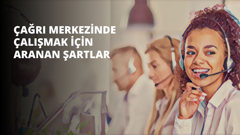 Kulaklık takan bir grup insan loş bir odada bir araya toplanmıştır. Görüntünün odağı çerçevenin ortasındaki kulaklıklı mikrofon seti takan kişidir. Sollarındaki kişi de kulaklık takmaktadır ve yüzü hafifçe bulanıktır, bu da sığ bir alan derinliğine işaret eder. Sağdaki iki kişi de kulaklık takıyor ve yüzleri benzer şekilde bulanık. Çerçevenin en arkasındaki kişi neredeyse tamamen odak dışı. Ortadaki kişinin kulaklığı iki farklı parçadan oluşuyor; başının üzerinden geçen siyah bir bant ve ona bağlı bir çift kulaklık.