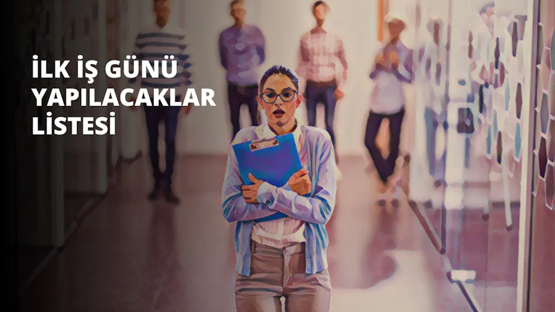 Bir grup insan elinde bir pano tutan bir kadının etrafında toplanmıştır. Mavi bir gömlek ve siyah bir pantolon giymiş olan kadının saçları arkadan bağlanmış. Ön plan biraz bulanık ama yüzü görülebiliyor. Kadının sağında bir adam durmakta ve o da elinde bir pano tutmaktadır. Görüntünün sağ alt köşesinde mavi bir panonun yakın çekimi görülüyor. Görüntünün arka planında bir kişinin bacağının, vücudunun ve elinin bulanık bir görüntüsü var. Kişinin yüzü de hafifçe bulanık. Görüntüdeki tüm insanların gözleri pano tutan kadına odaklanmış durumda.