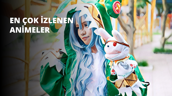 Yeşil ve beyaz bir giysi giyen bir kadın sandalyede oturuyor. Elleri kucağındadır ve kucağında pelüş bir hayvan tutmaktadır. Doldurulmuş hayvan beyazdır, siyah benekleri ve pembe bir burnu vardır. Kadının arkasındaki duvarda 'Hoş geldiniz' yazılı bir tabela var. Kadın memnun ve rahat görünüyor, çevresinin tadını çıkarıyor. Giysisinin kumaşı akıcı ve zariftir, ona muhteşem ve zarif bir görünüm verir. Odadaki ışık yumuşaktır, kadına ve giysisine huzurlu bir hava verir.
