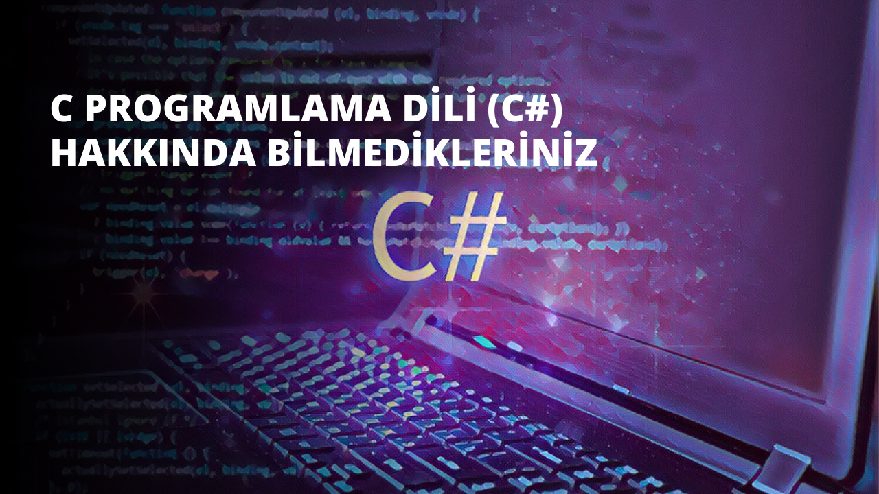 Bu görüntü bir bilgisayar klavyesinin yakın çekimini göstermektedir. Sağ üst köşesinde bir hashtag bulunan bir dizi beyaz tuş ile siyah bir arka plana sahiptir. Tuşlar standart harfler, rakamlar ve sembollerle geleneksel QWERTY düzeninde düzenlenmiştir. Tuşlar hafifçe yükseltilmiş ve klavyenin üst kısmında birkaç ek özel işlev tuşu bulunuyor. Klavye yepyeni görünüyor ve yumuşak bir ışıkla iyi aydınlatılmış. Standart bir masaüstü klavyesidir ve USB kablosu arkada belirgin bir şekilde görülebilir.